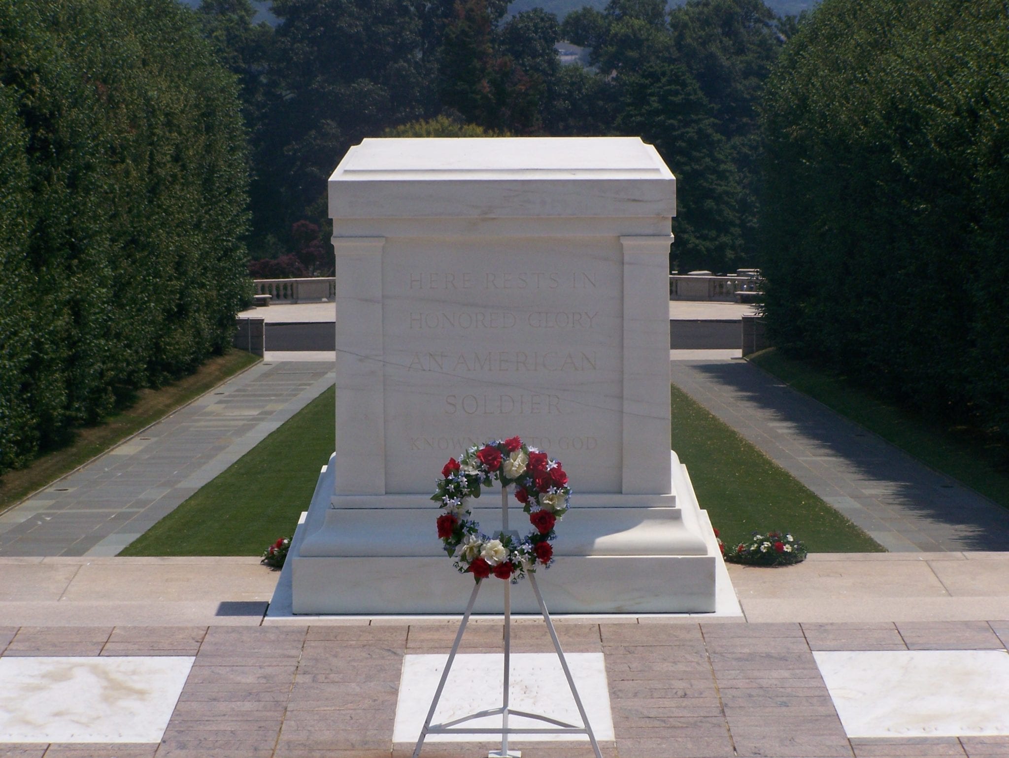 Tomb_of_the_Unknowns_crack
